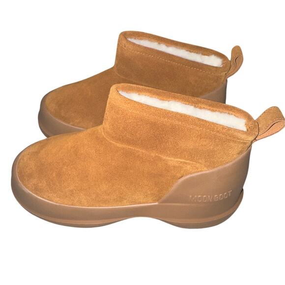 Size 5 women’s Moon Boot - Picture 2 of 4